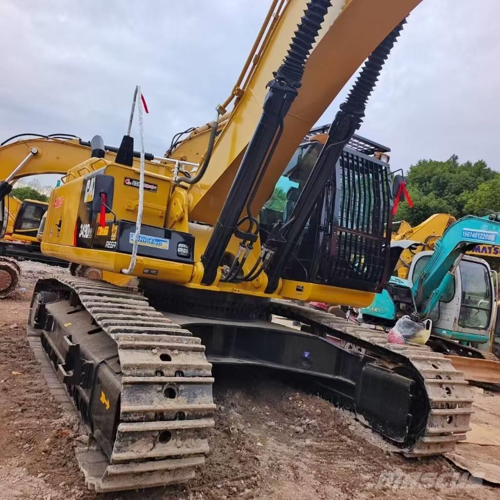 CAT 349 E حفارات زحافة