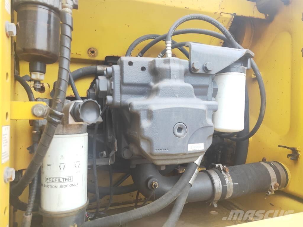 Komatsu PC210-8 حفارات زحافة