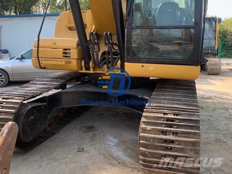CAT 320 D حفارات وسط 7 طن - 12 طن