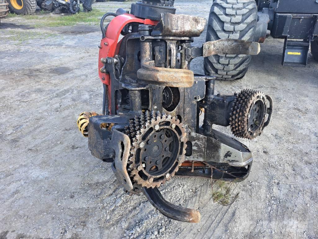 Komatsu 911 حصادات