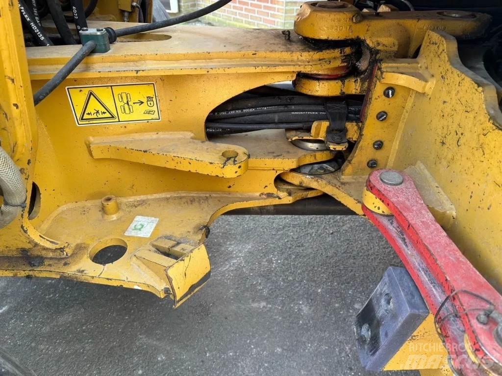 CAT 907M لوادر بعجل