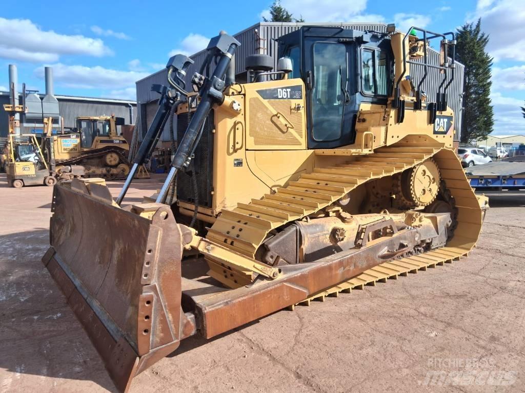 CAT D 6 T LGP بلدوزرات مجنزرة