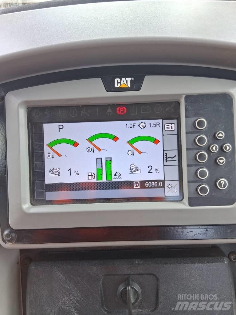 CAT D 6 T LGP بلدوزرات مجنزرة