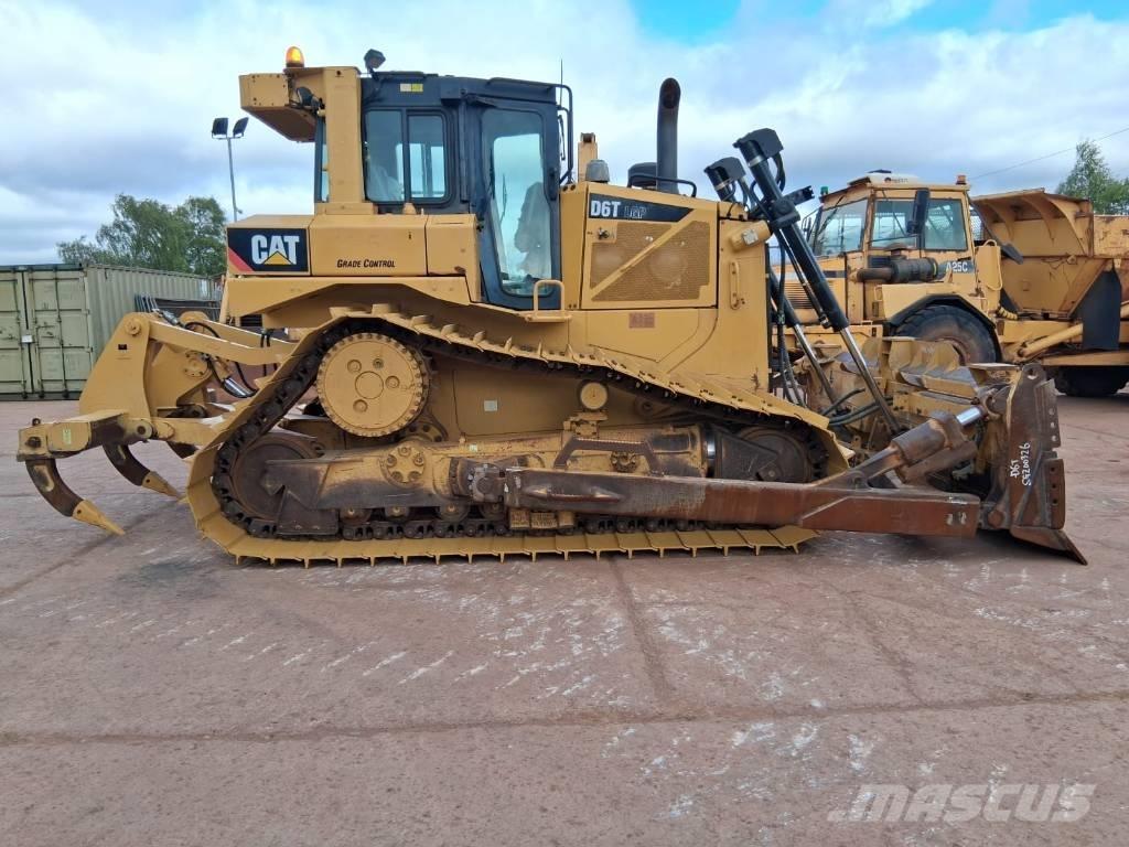 CAT D 6 T LGP بلدوزرات مجنزرة