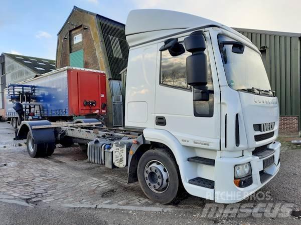 Iveco 120E22 شاحنات بمقصورة وهيكل