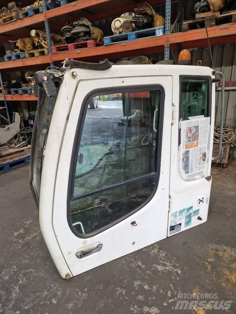 Liebherr A 904 C كابينة والداخلية