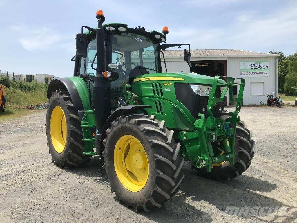 John Deere 6130 M الجرارات