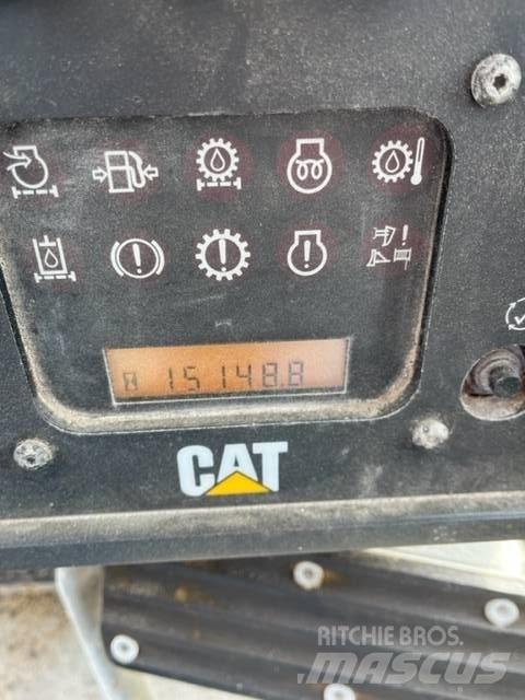 CAT D 6 T LGP بلدوزرات مجنزرة