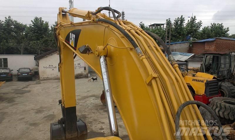 CAT 320 C حفارات زحافة