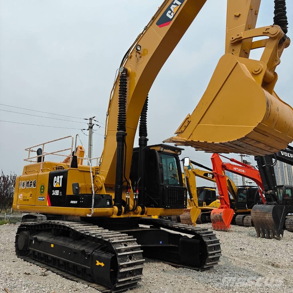 CAT 349 D حفارات زحافة