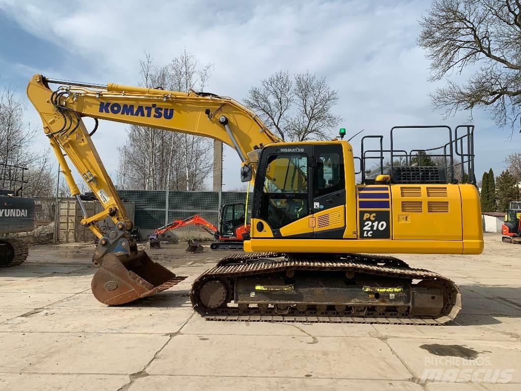 Komatsu PC 210 LC-11 حفارات زحافة