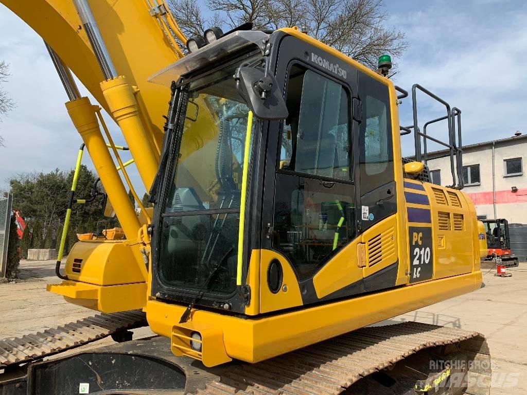 Komatsu PC 210 LC-11 حفارات زحافة