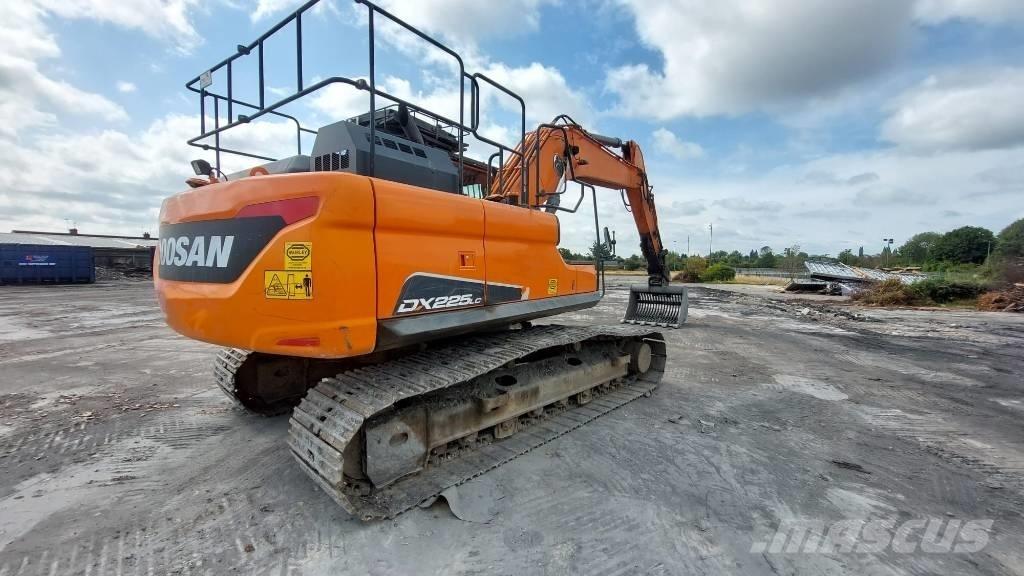 Doosan DX 225 LC حفارات زحافة