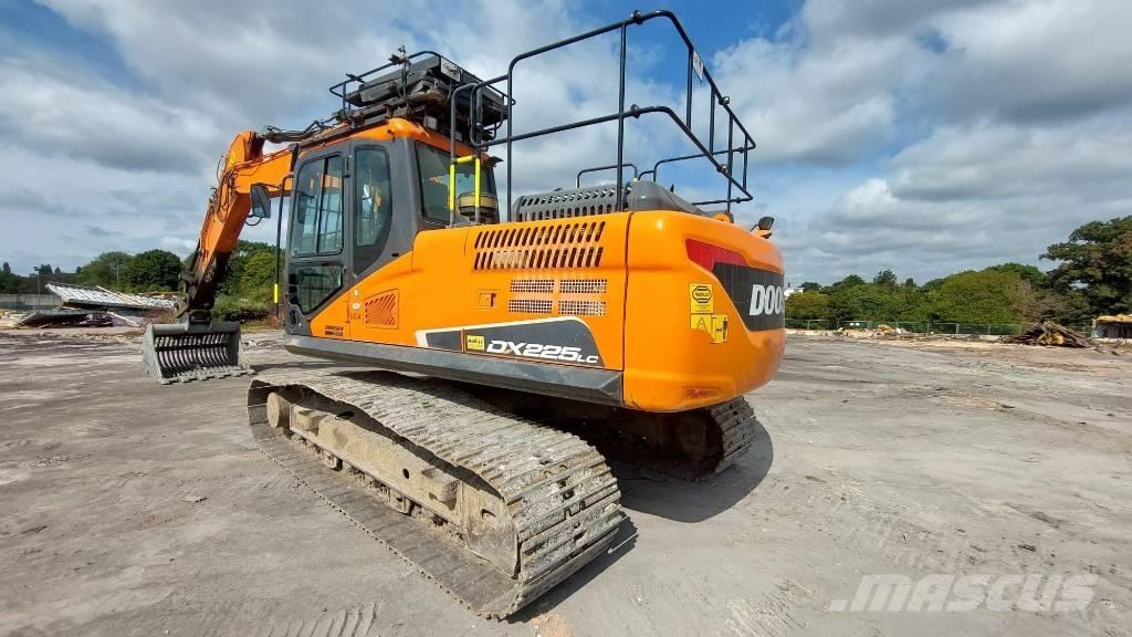 Doosan DX 225 LC حفارات زحافة