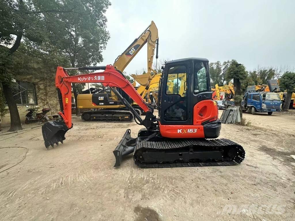 Kubota 163 حفارات زحافة