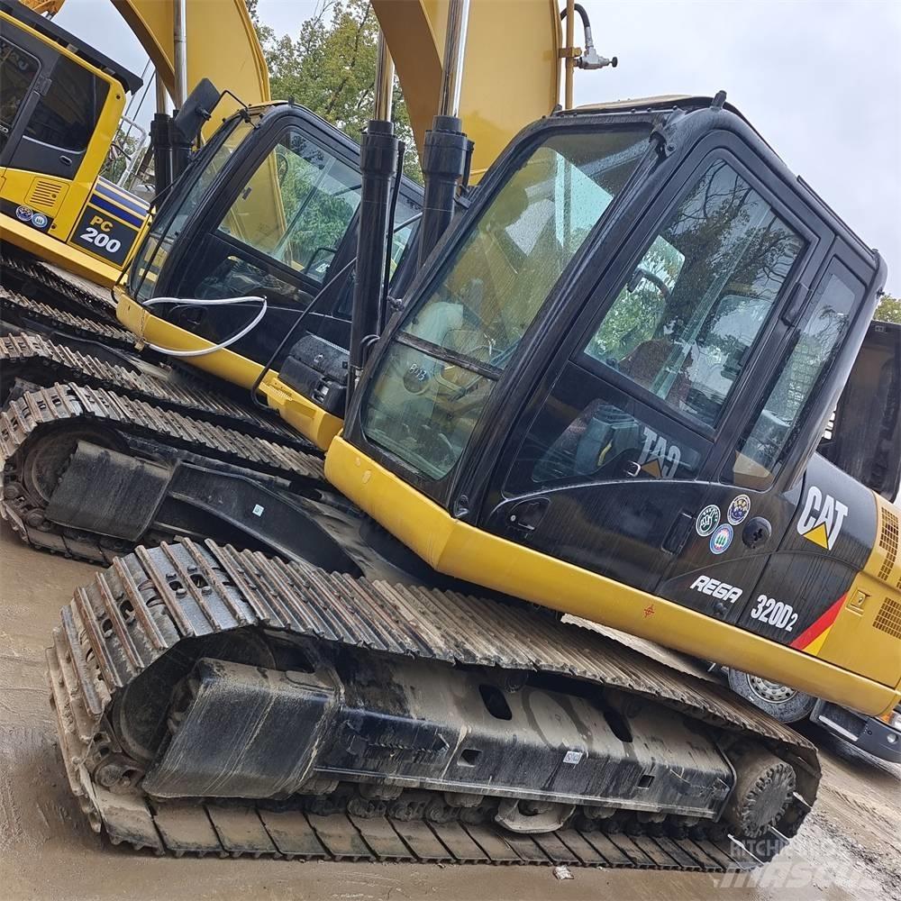 CAT 320 D حفارات زحافة