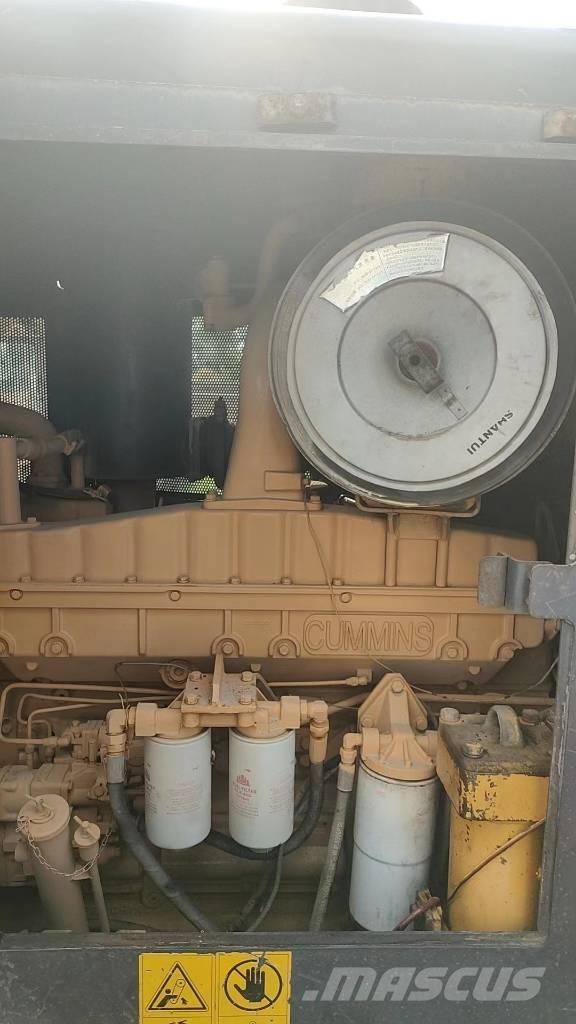 Shantui SD 32 بلدوزرات مجنزرة