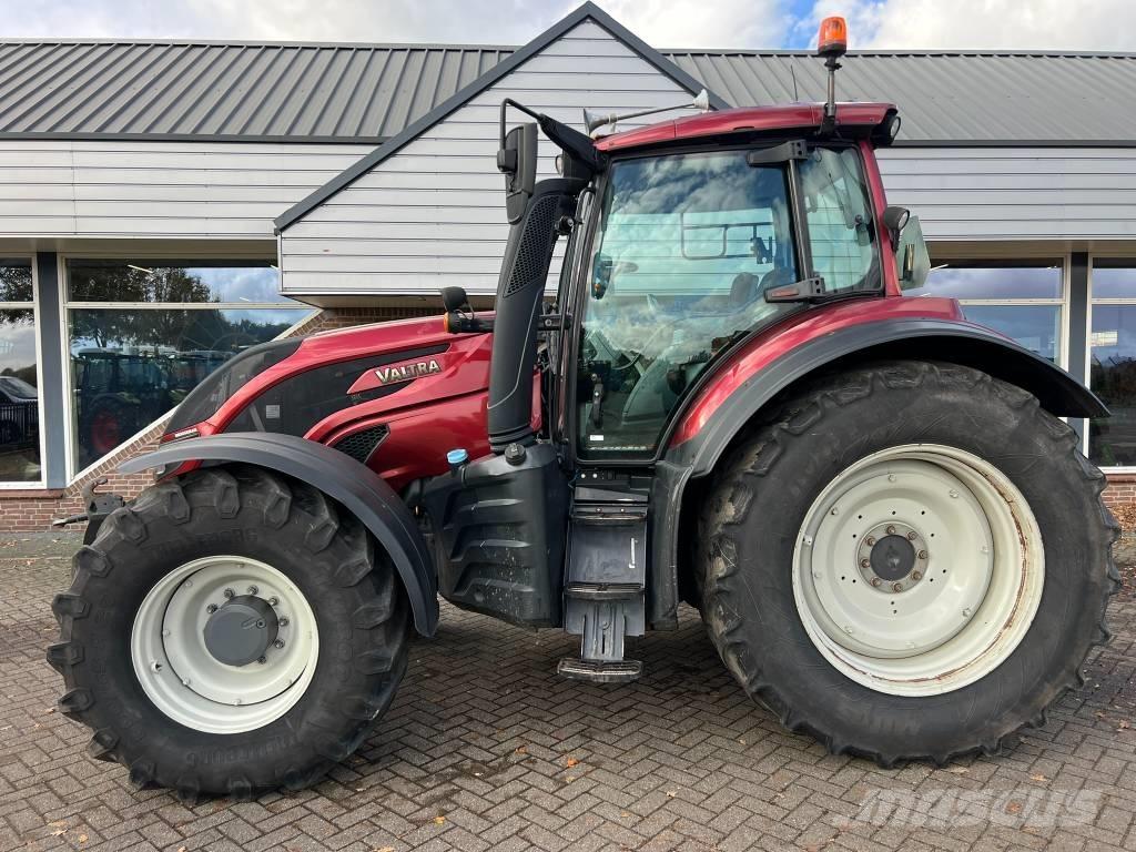 Valtra T 174 Versu الجرارات