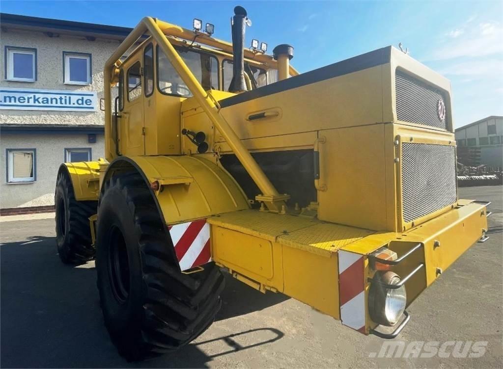 Kirovets K700A V8 الجرارات