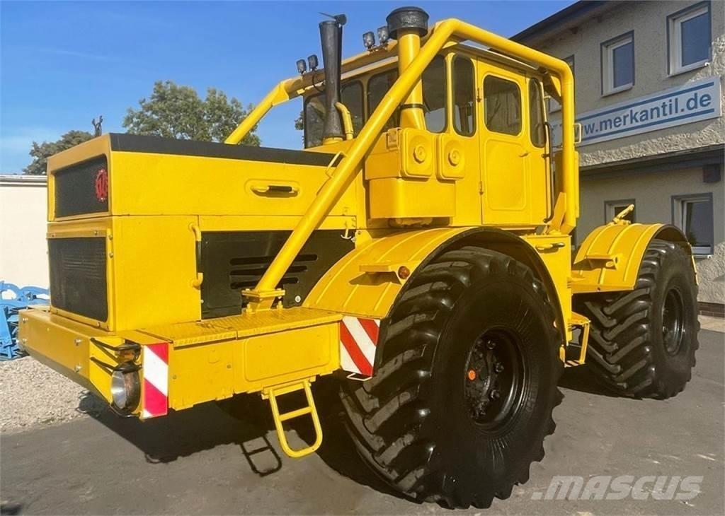 Kirovets K700A V8 الجرارات