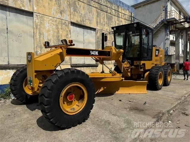 CAT 140 K معدات تمهيد الطرق