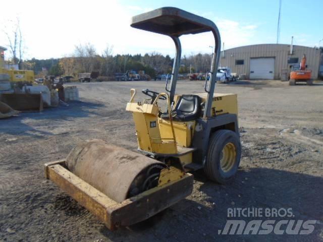 Bomag BW 124 D مداحل أحادية الأسطوانة