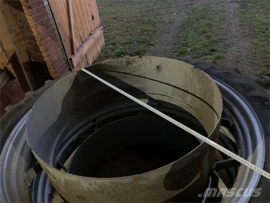 Goodyear 300/90R50 ماكينات زراعية أخرى