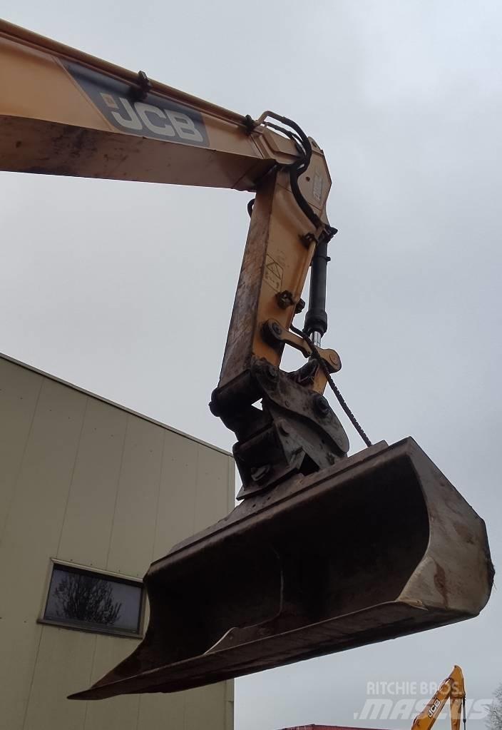 JCB JS 220 LC حفارات زحافة