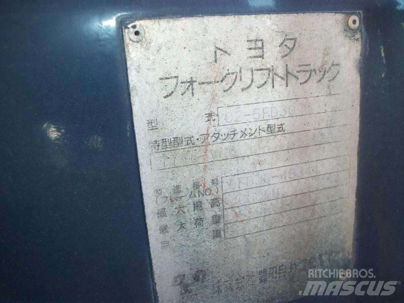 Toyota 5 FD 30 شاحنات الديزل