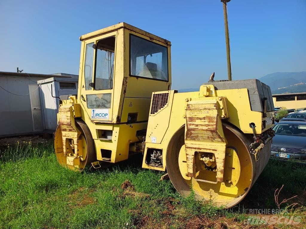 Bomag BW 151 AD-2 مداحل ثنائية الاسطوانة