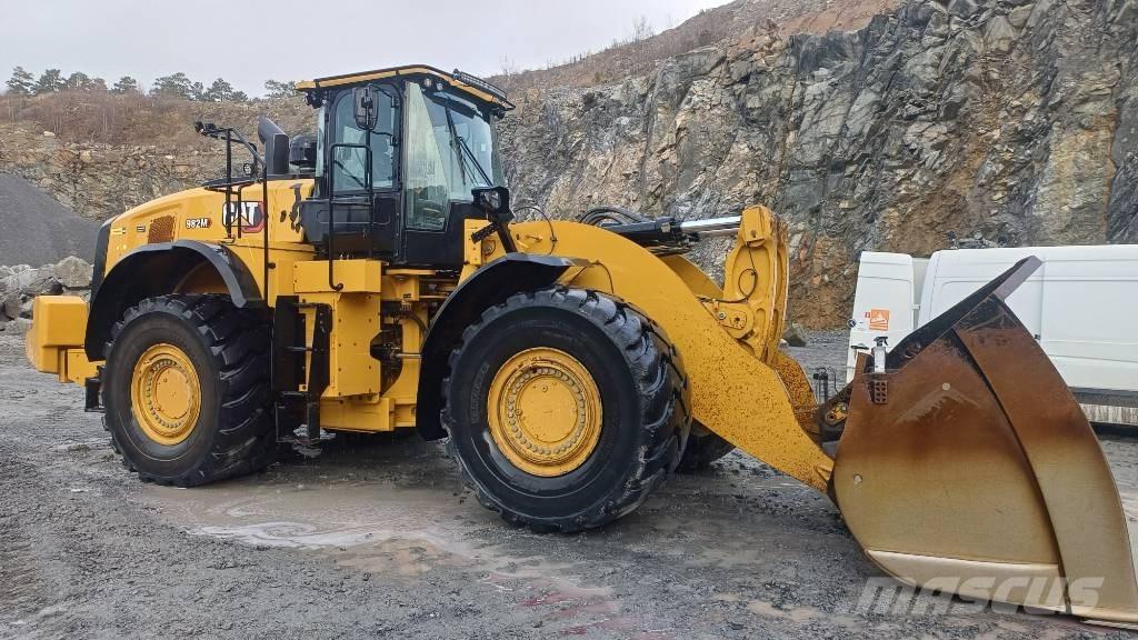 CAT 982 M لوادر بعجل