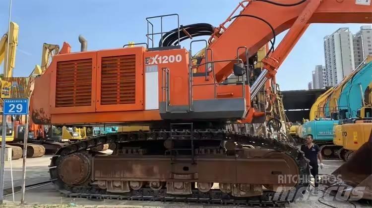 Hitachi EX 1200 حفارات زحافة