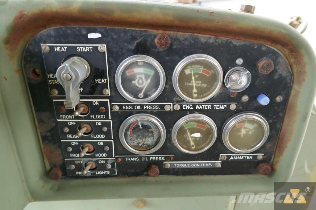 CAT D7F Ex-army بلدوزرات مجنزرة