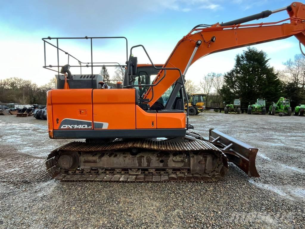 Doosan DX 140 LC-5 حفارات زحافة