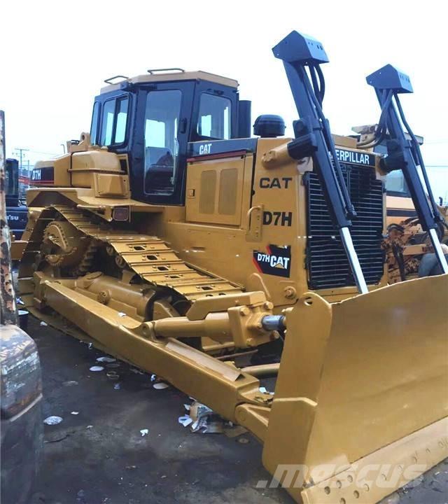 CAT D 7  H بلدوزرات مجنزرة