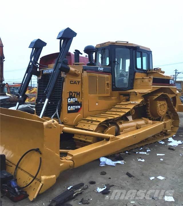 CAT D 7  H بلدوزرات مجنزرة