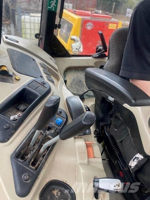 Massey Ferguson 5710 الجرارات