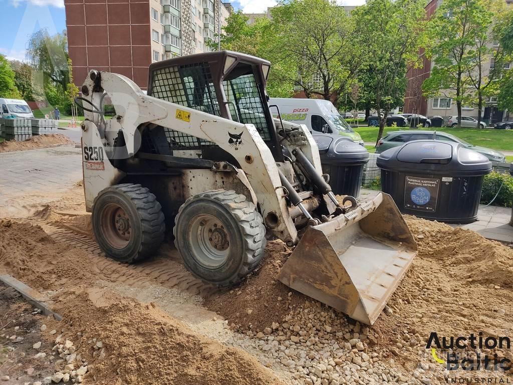 Bobcat S 250 لوادر انزلاقية التوجيه