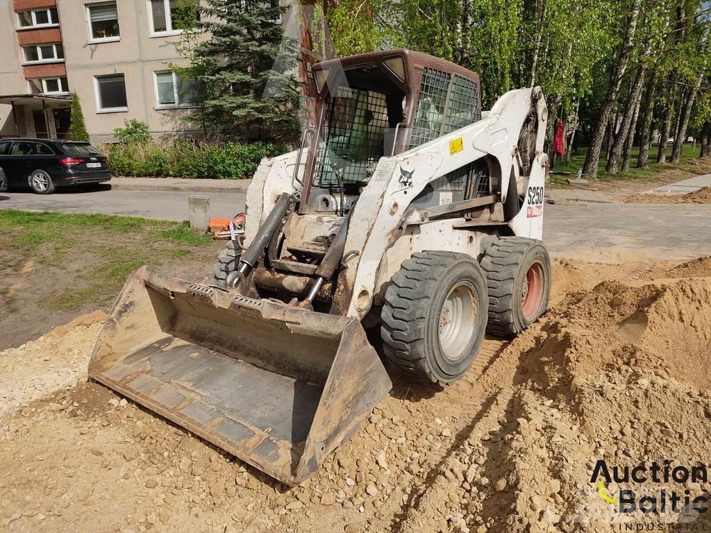 Bobcat S 250 لوادر انزلاقية التوجيه