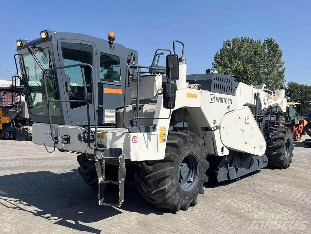 Wirtgen WR 2400 معدات إعادة تدوير الأسفلت