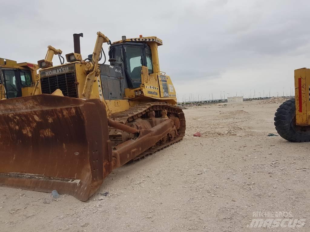Komatsu D 275 AX بلدوزرات مجنزرة