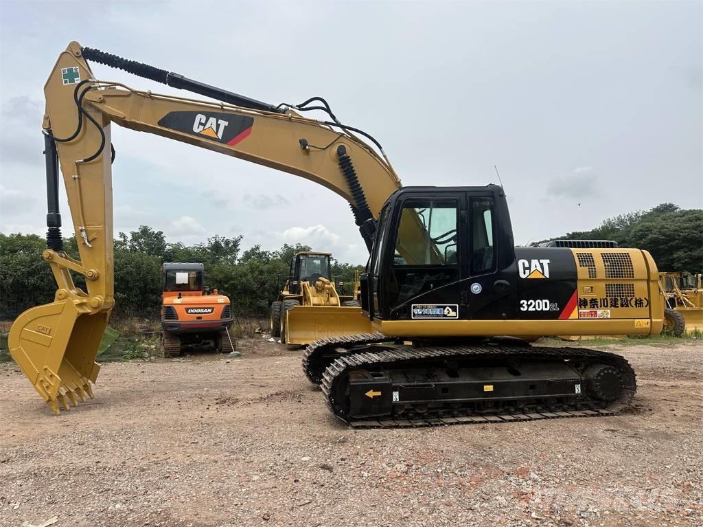 CAT 320D2L حفارات زحافة