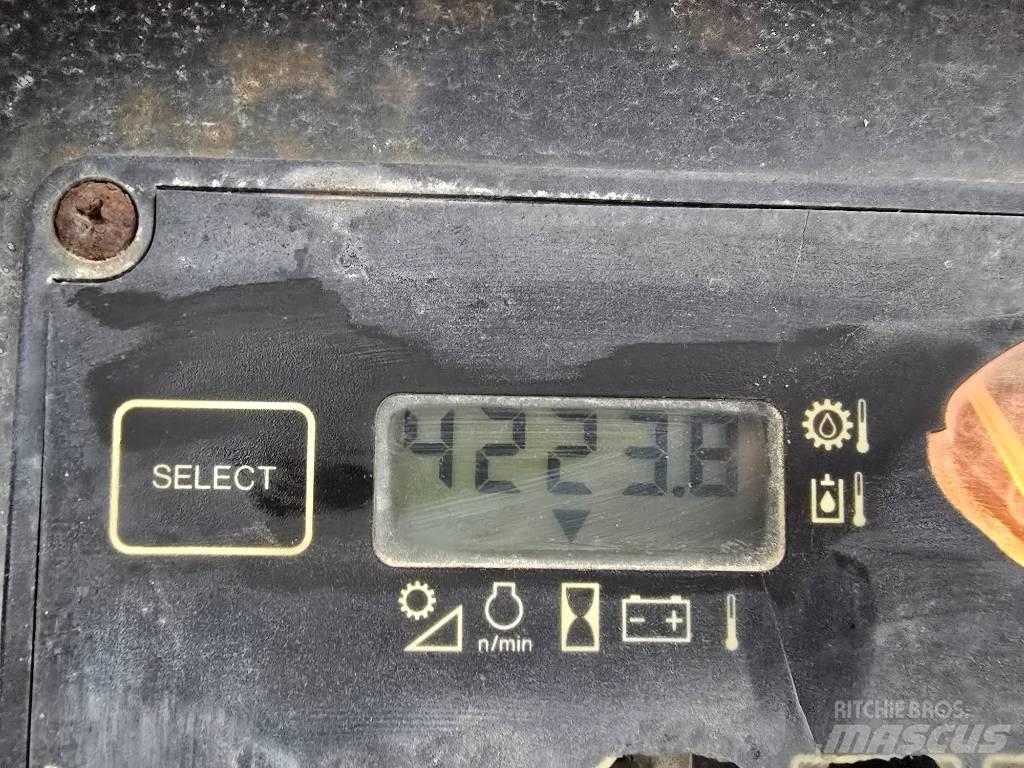 DEERE 450J بلدوزرات مجنزرة