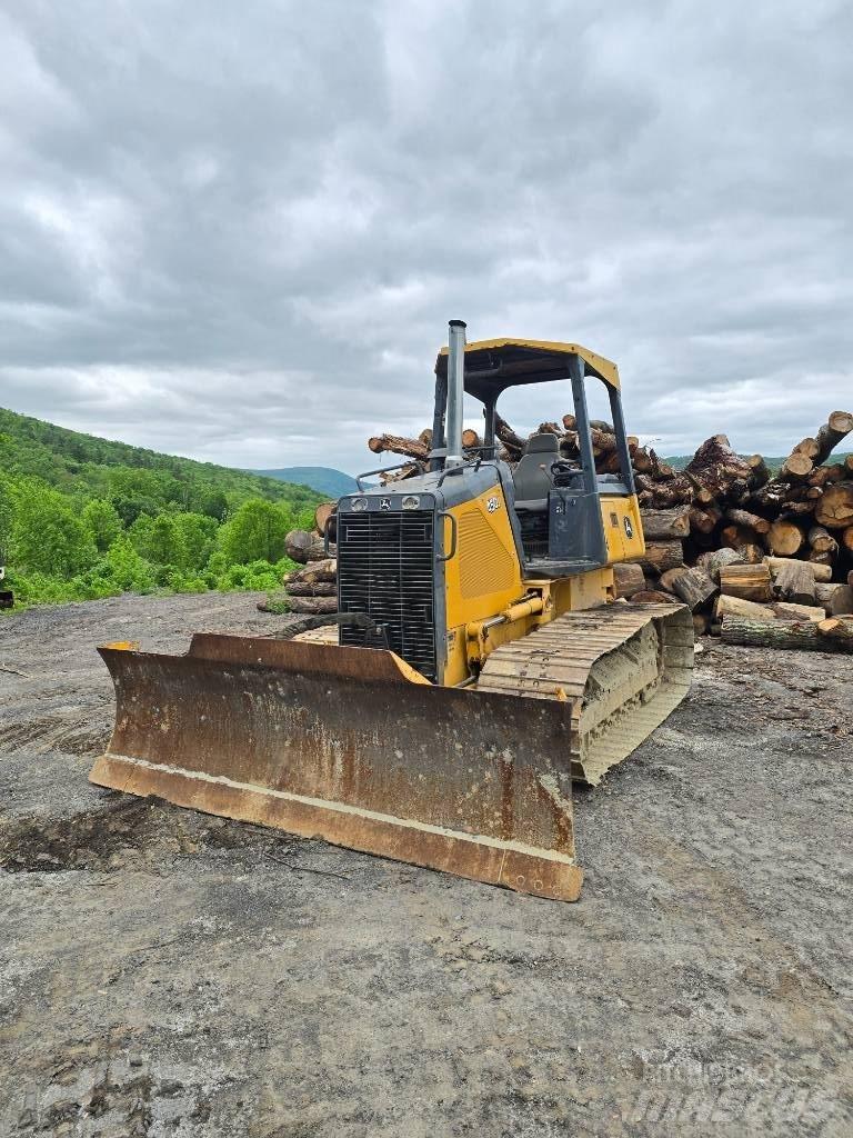 DEERE 450J بلدوزرات مجنزرة