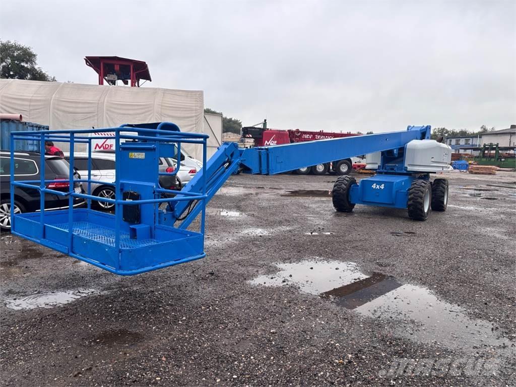 Genie S-85 4X4 شاحنات بمقصورة وهيكل