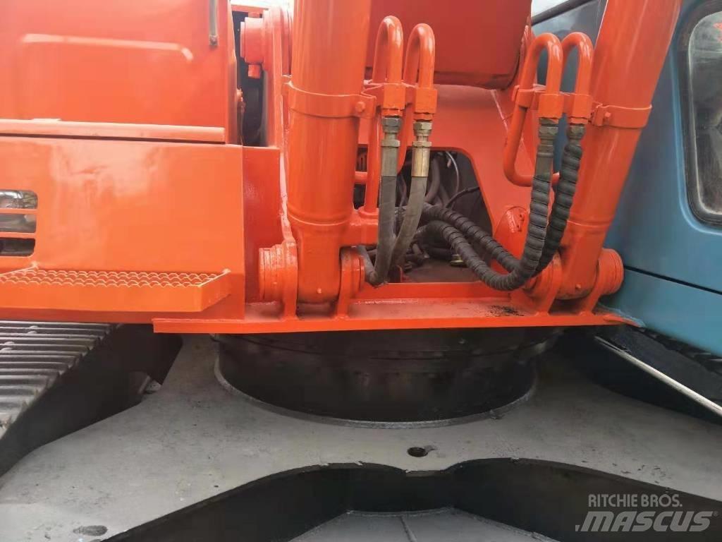 Hitachi EX 200-3 حفارات زحافة