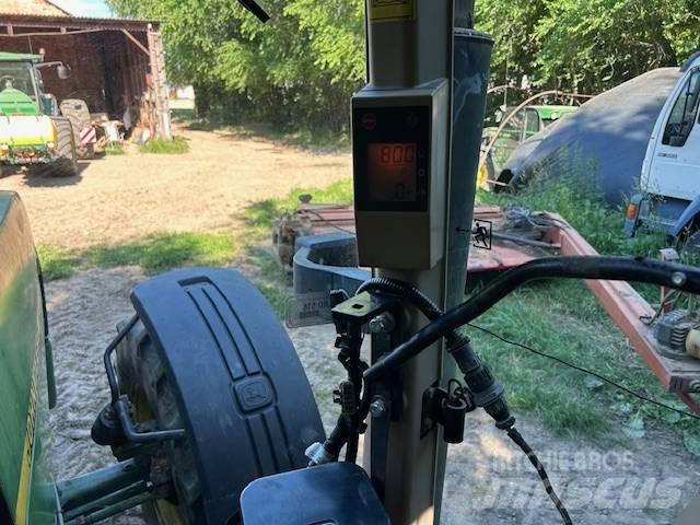 John Deere 8200 الجرارات