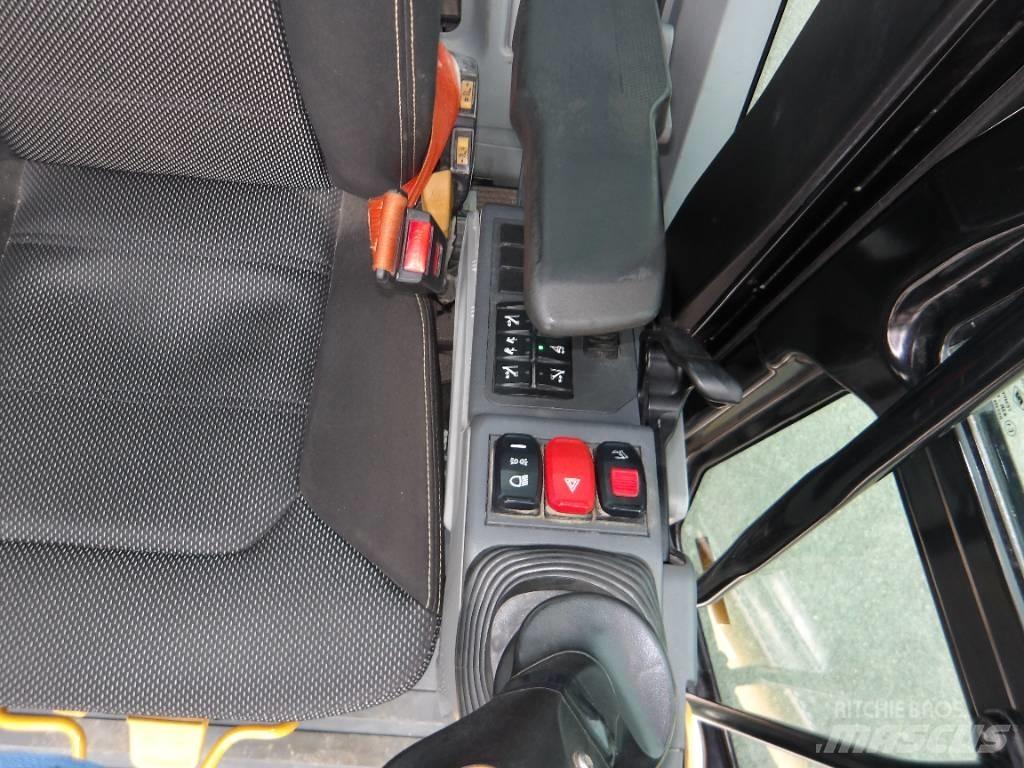 CAT M 318 حفارات بعجل