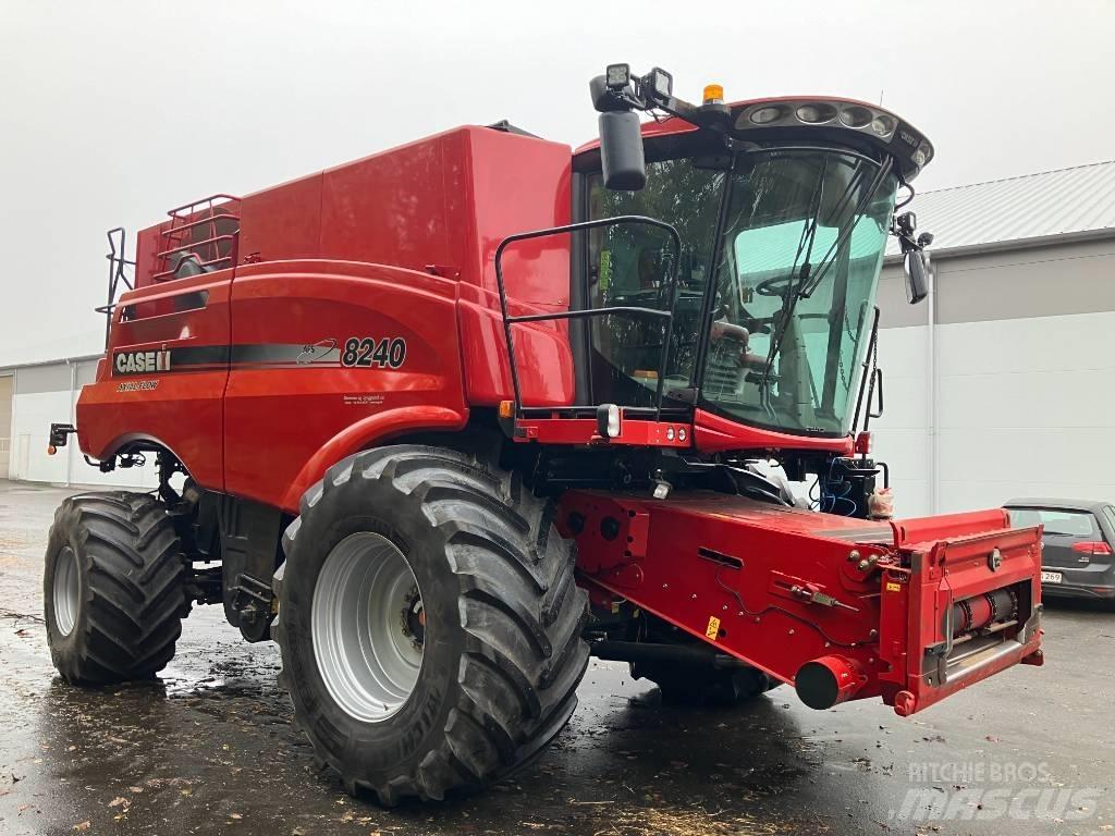 Case IH Axial 8240 حصادات
