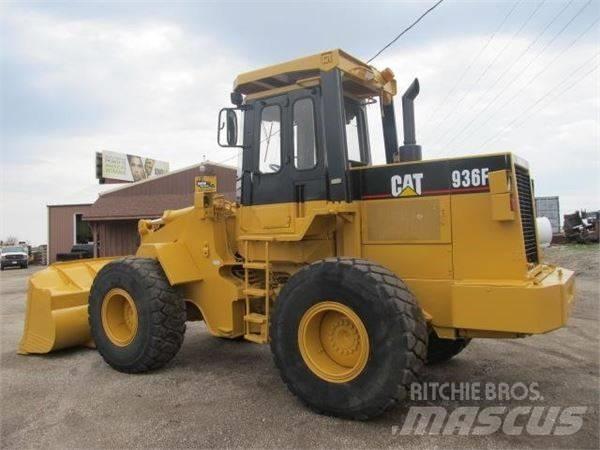 CAT 936 F لوادر بعجل